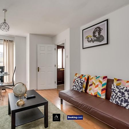 2 Bed House By Boyeilles Apartments Short Lets & Serviced Accommodation Belfast With Balcony & Free Parking Экстерьер фото