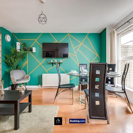 2 Bed House By Boyeilles Apartments Short Lets & Serviced Accommodation Belfast With Balcony & Free Parking Экстерьер фото