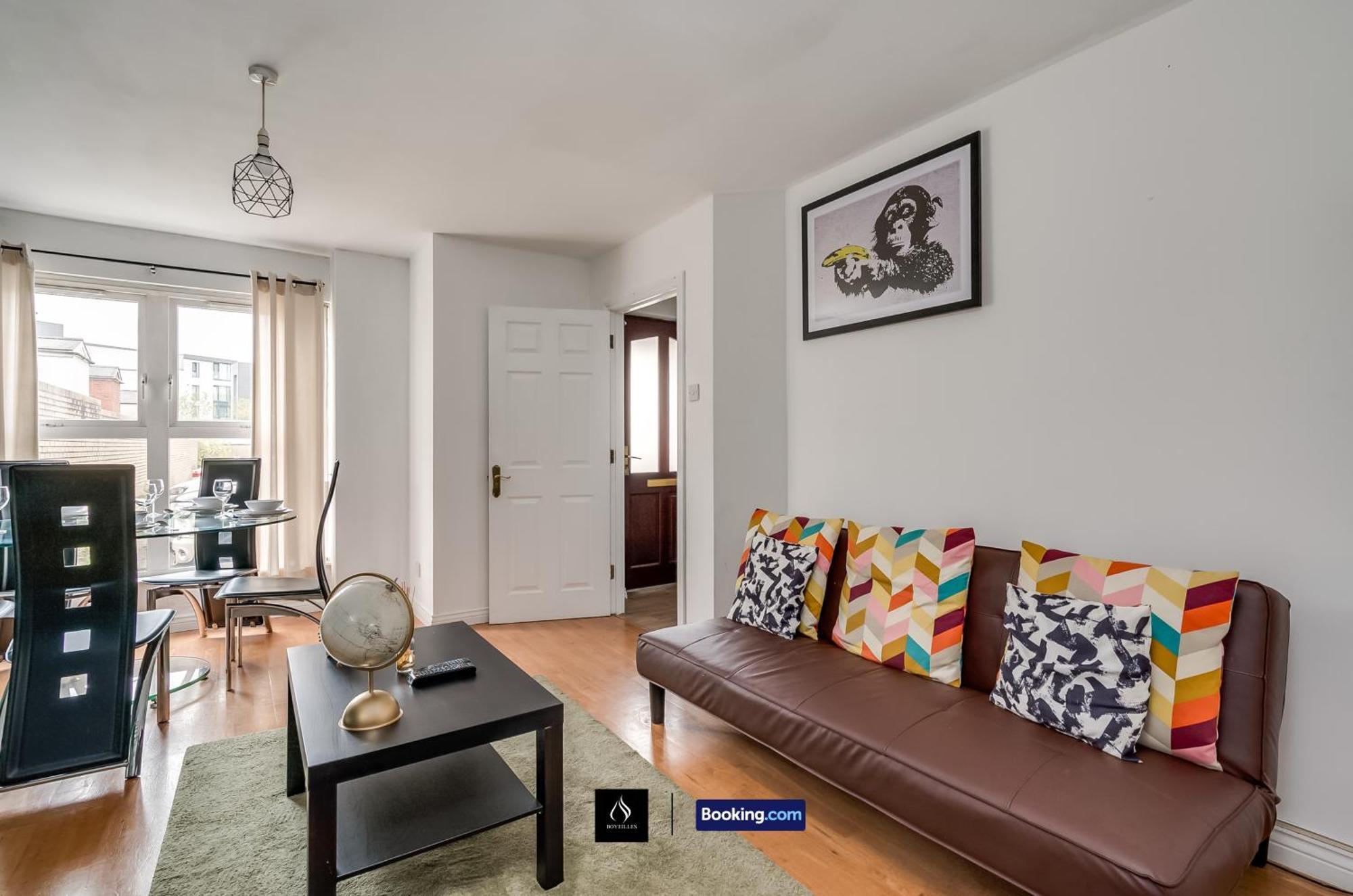 2 Bed House By Boyeilles Apartments Short Lets & Serviced Accommodation Belfast With Balcony & Free Parking Экстерьер фото