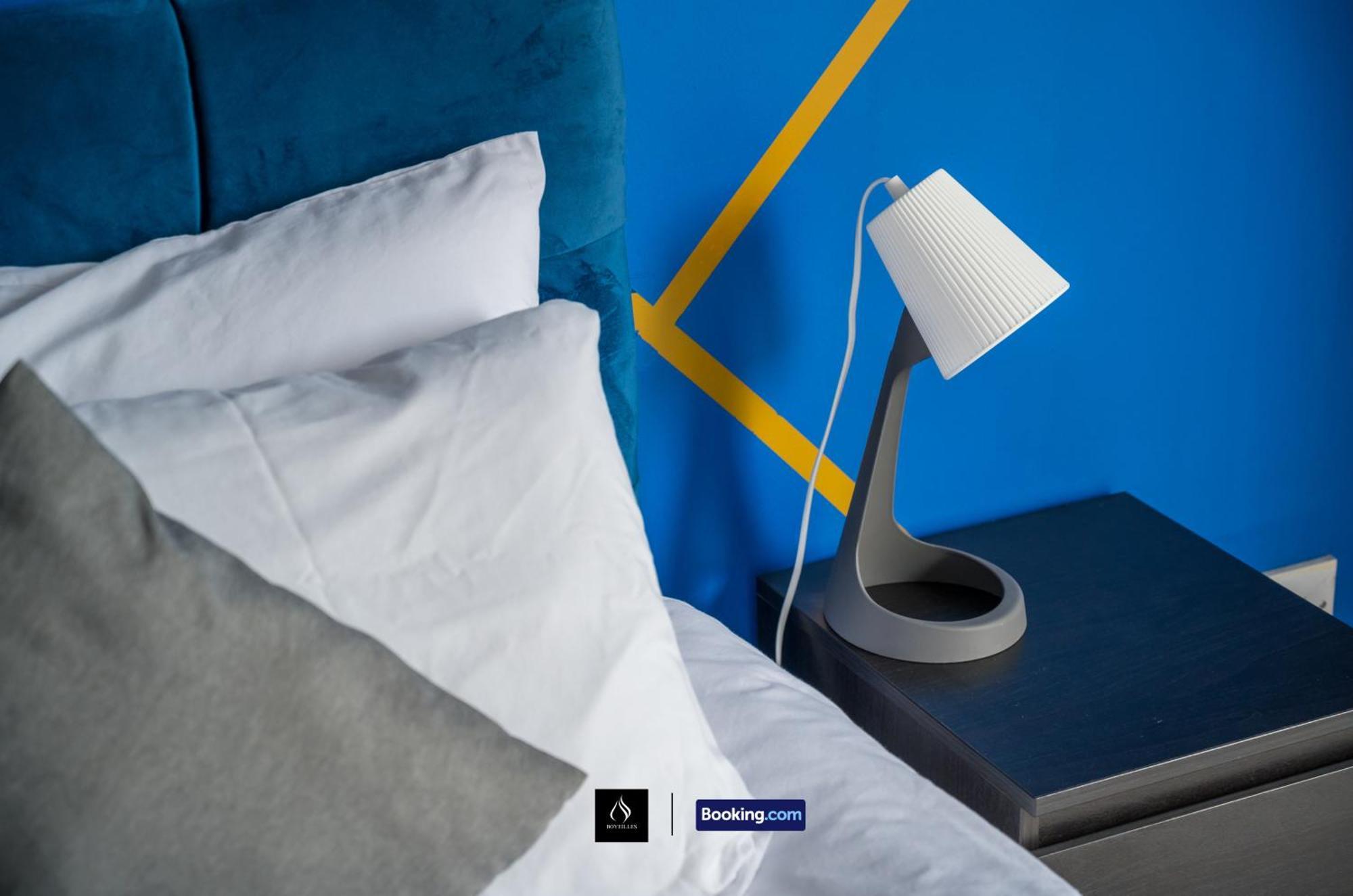 2 Bed House By Boyeilles Apartments Short Lets & Serviced Accommodation Belfast With Balcony & Free Parking Экстерьер фото