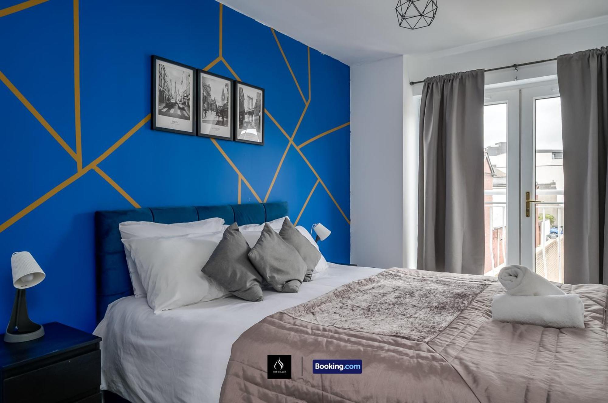 2 Bed House By Boyeilles Apartments Short Lets & Serviced Accommodation Belfast With Balcony & Free Parking Экстерьер фото