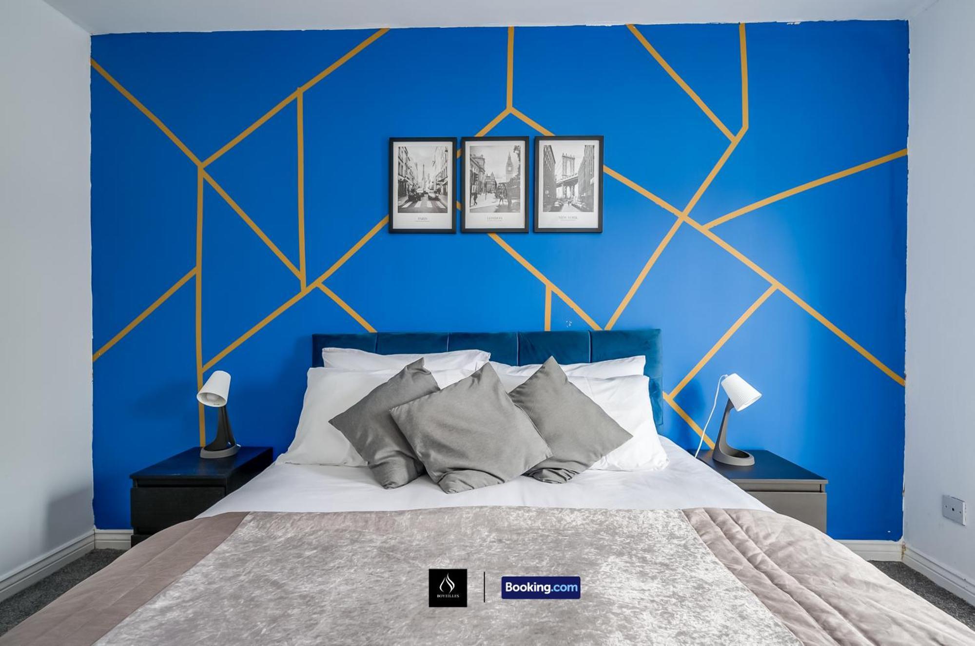 2 Bed House By Boyeilles Apartments Short Lets & Serviced Accommodation Belfast With Balcony & Free Parking Экстерьер фото
